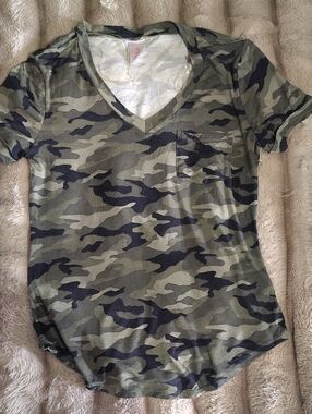 Camo Top medium